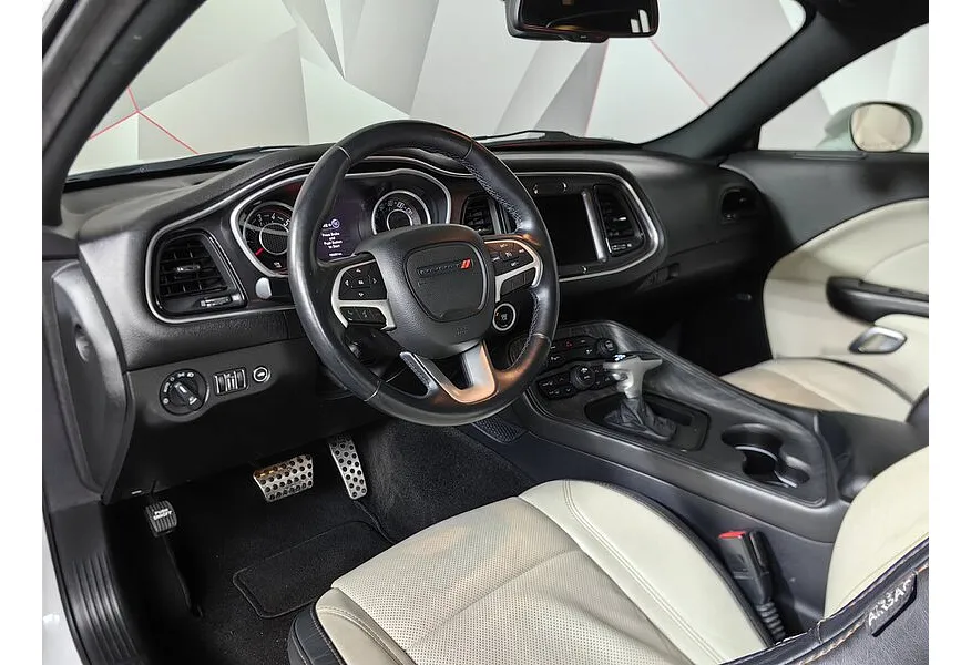 Dodge Challenger 3.6 V6 AT (309 л.с.) Белый в АВИЛОН. Слайд №18