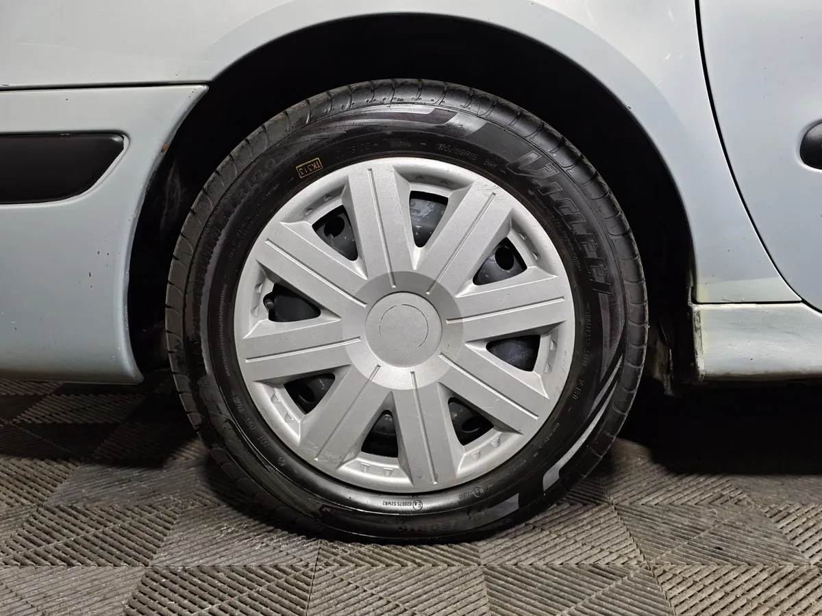 Renault Scenic 1.6 16v MT (107 л.с.) Серый в АВИЛОН. Слайд №9