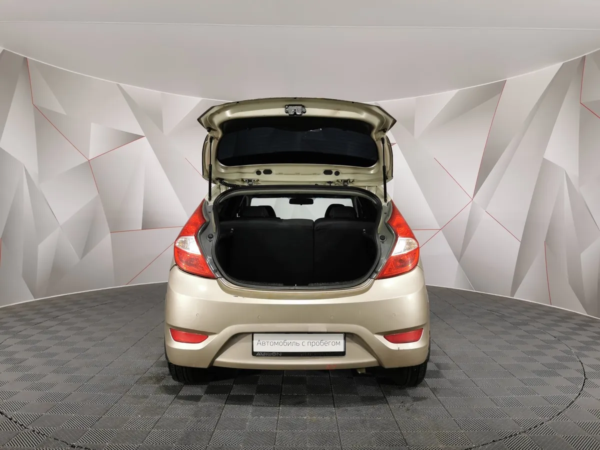 Hyundai Solaris 1.6 AT (123 л.с.) Dynamic Бежевый в АВИЛОН. Слайд №10