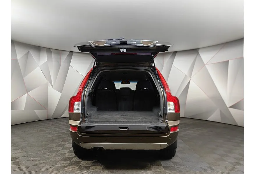 Volvo XC90 2.5 T5 Geartronic AWD (5 мест) (210 л.с.) Серый в АВИЛОН. Слайд №16