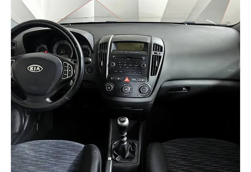 Kia Ceed 1.4 MT (109 л.с.) Бежевый в АВИЛОН. Слайд №13