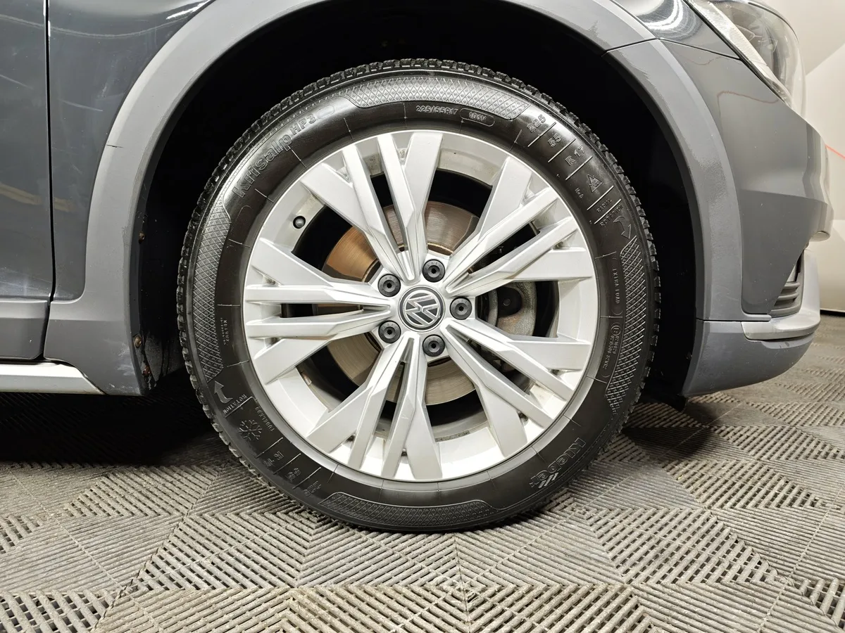 Volkswagen Passat 2.0 AMT (190 л.с.) Variant Серый в АВИЛОН. Слайд №9