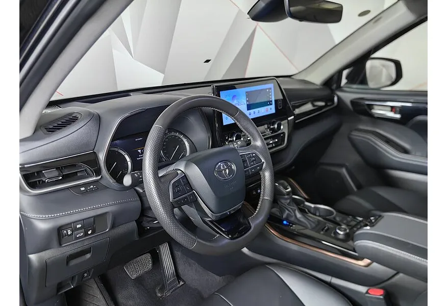 Toyota Highlander 2.0T AT 4WD (248 л.с.) 7 мест Престиж Черный в АВИЛОН. Слайд №19