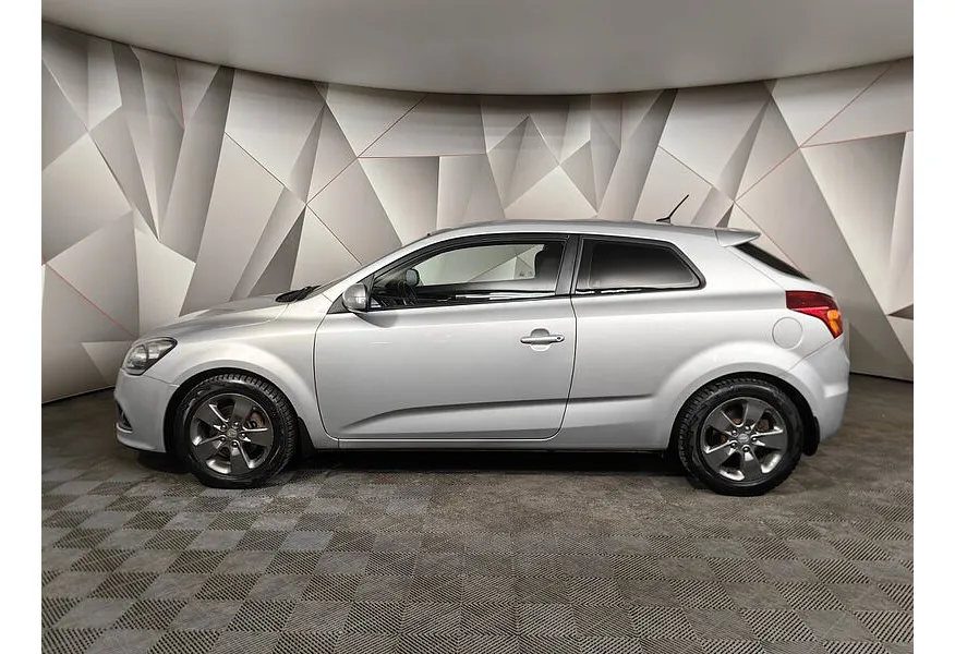 Kia Ceed 1.6 AT (122 л.с.) Серебристый в АВИЛОН. Слайд №5