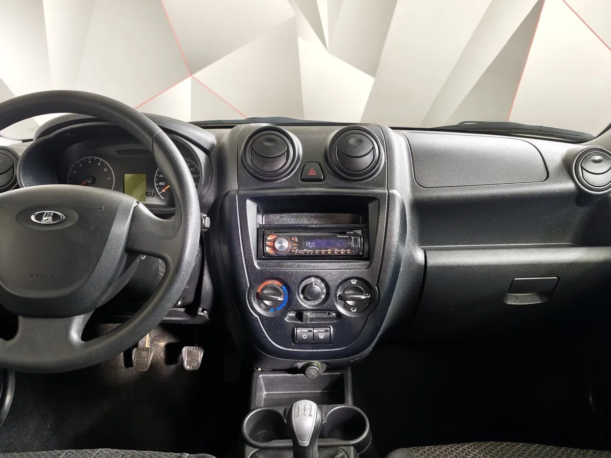 ВАЗ (Lada) Granta 1.6 MT 16кл (98 л.с.) Серебристый в АВИЛОН. Слайд №14