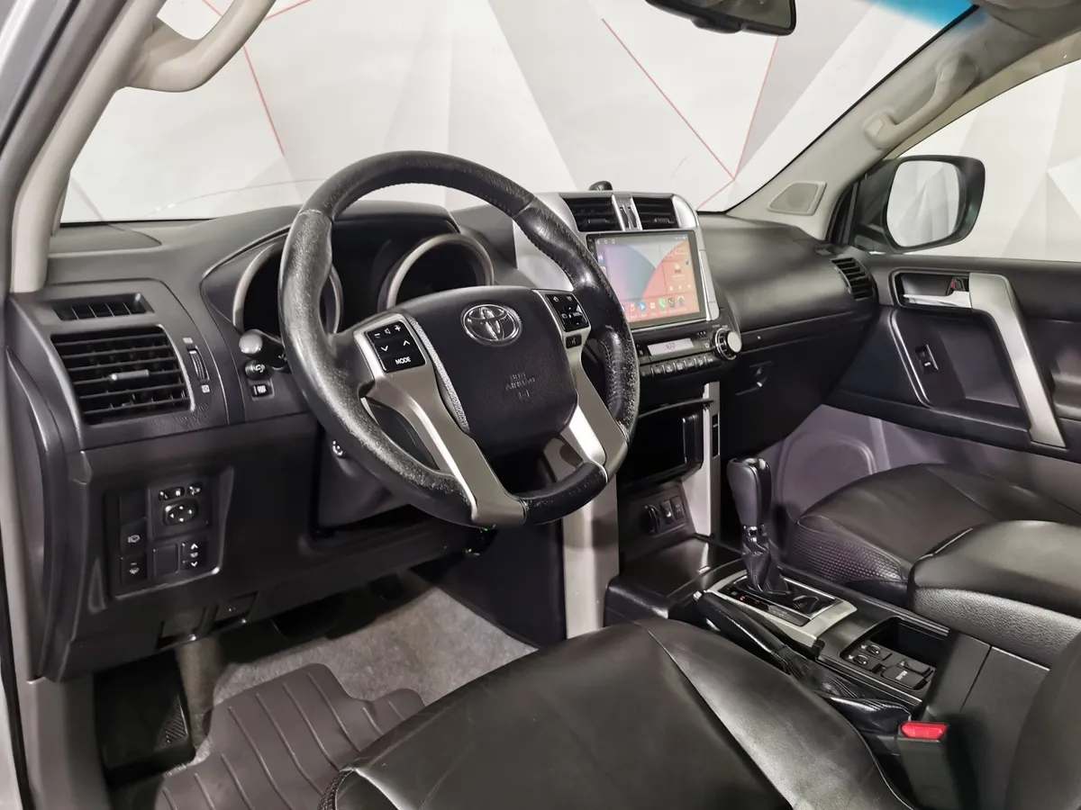 Toyota Land Cruiser Prado 4.0 AT 4WD (282 л.с.) Серебристый в АВИЛОН. Слайд №17