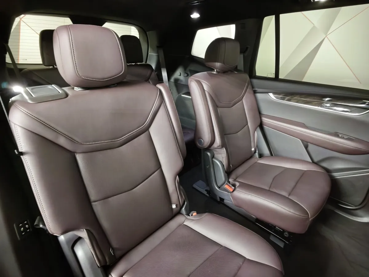 Cadillac XT6 2.0T AT AWD (200 л.с.) Premium Luxury Черный в АВИЛОН. Слайд №17