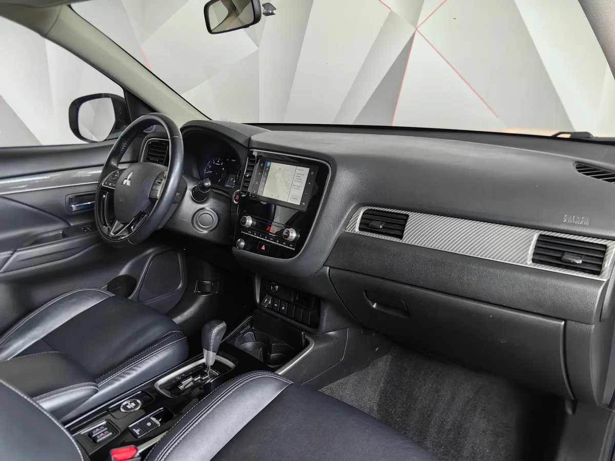 Mitsubishi Outlander 2.0 MIVEC CVT 4WD 7 мест (146 л.с.) Intense Plus Белый в АВИЛОН. Слайд №13