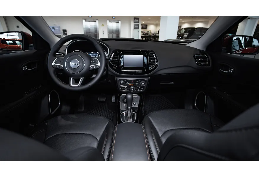 АВИЛОН - Jeep Compass 2.4 4x4 AT (150 л.с.) Limited Черный - slide 1