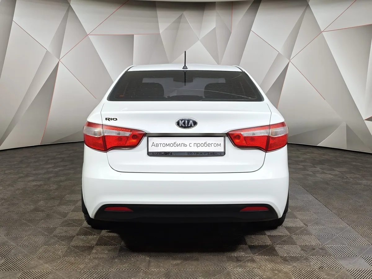 Kia Rio 1.6 MT (123 л.с.) Luxe Белый в АВИЛОН. Слайд №8