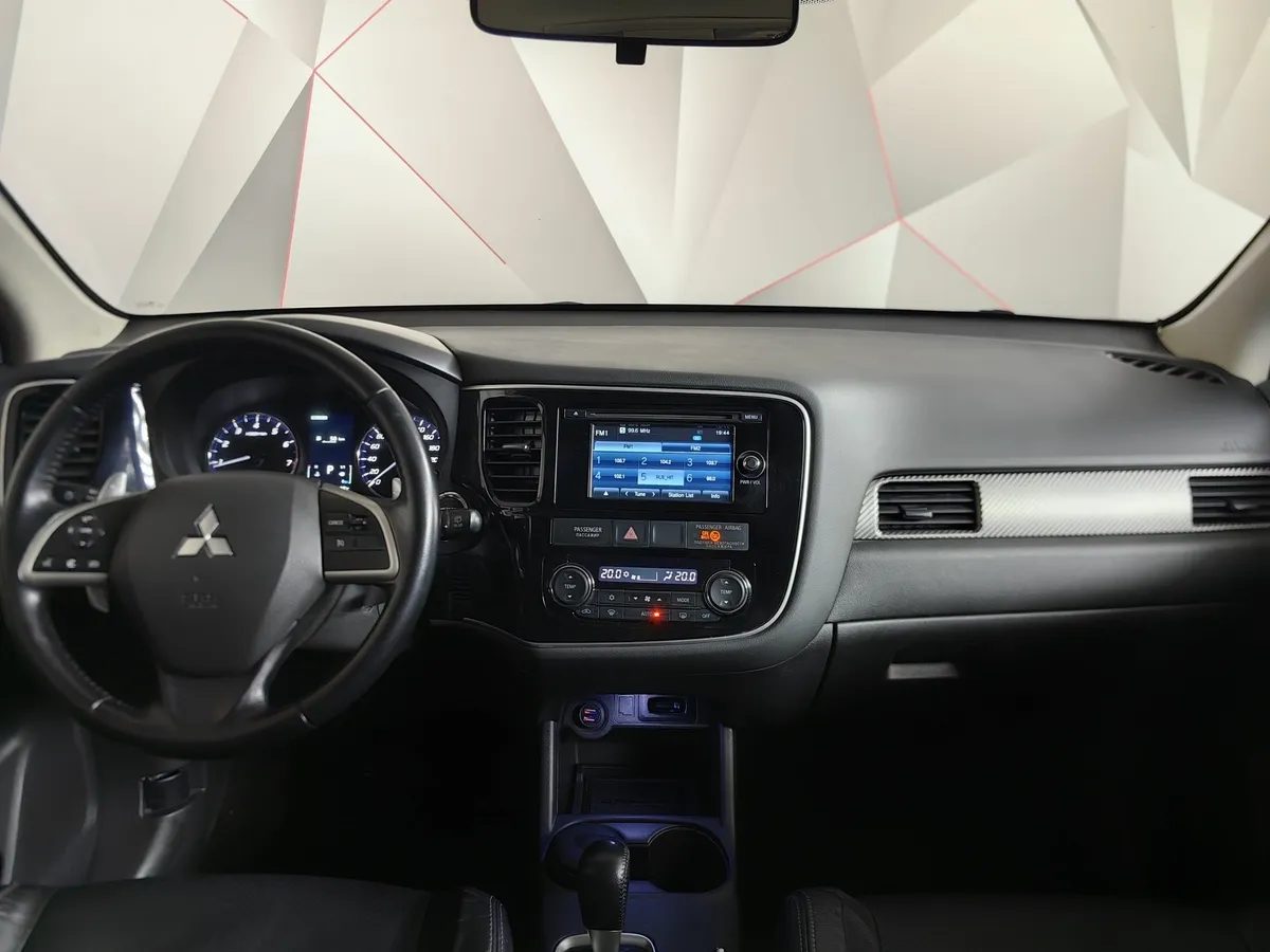 Mitsubishi Outlander 3.0 AT 4WD (230 л.с.) Белый в АВИЛОН. Слайд №15