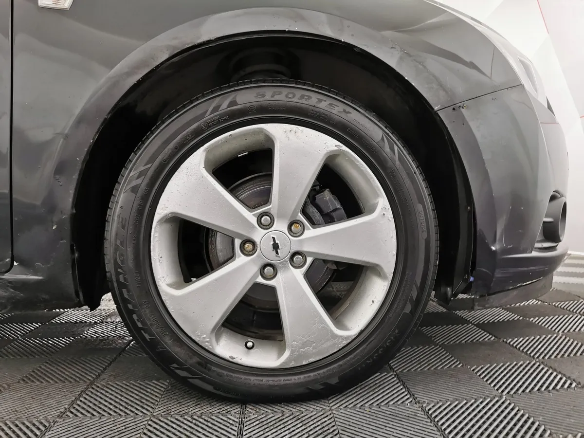 Chevrolet Cruze 1.8 MT (141 л.с.) Черный в АВИЛОН. Слайд №9