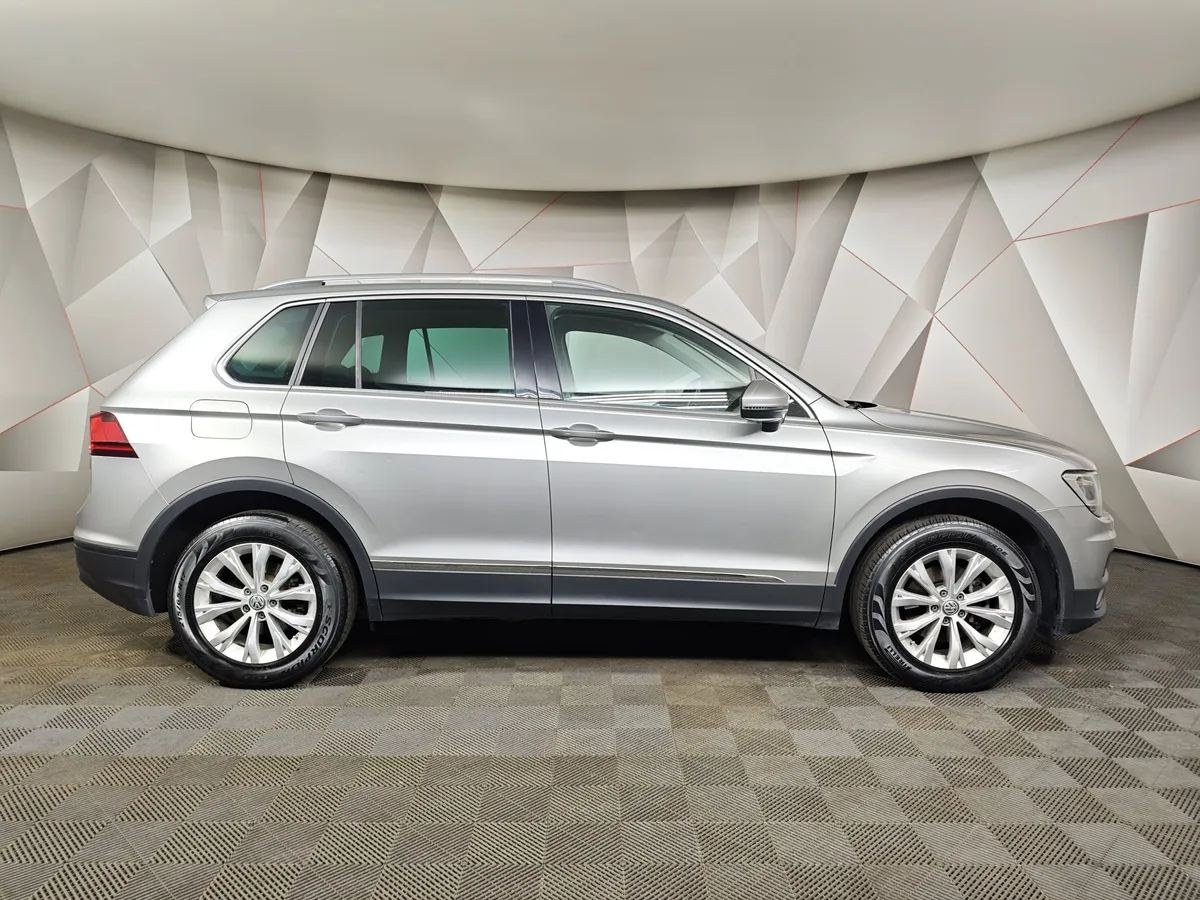 Volkswagen Tiguan 1.4 TSI BlueMotion DSG (150 л.с.) Sport&Style Серебристый в АВИЛОН. Слайд №6