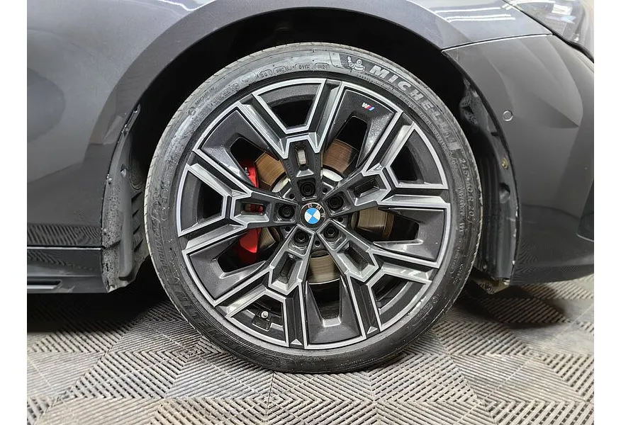 BMW 5 серия 520d xDrive AT (197 л.с.) Черный в АВИЛОН. Слайд №7