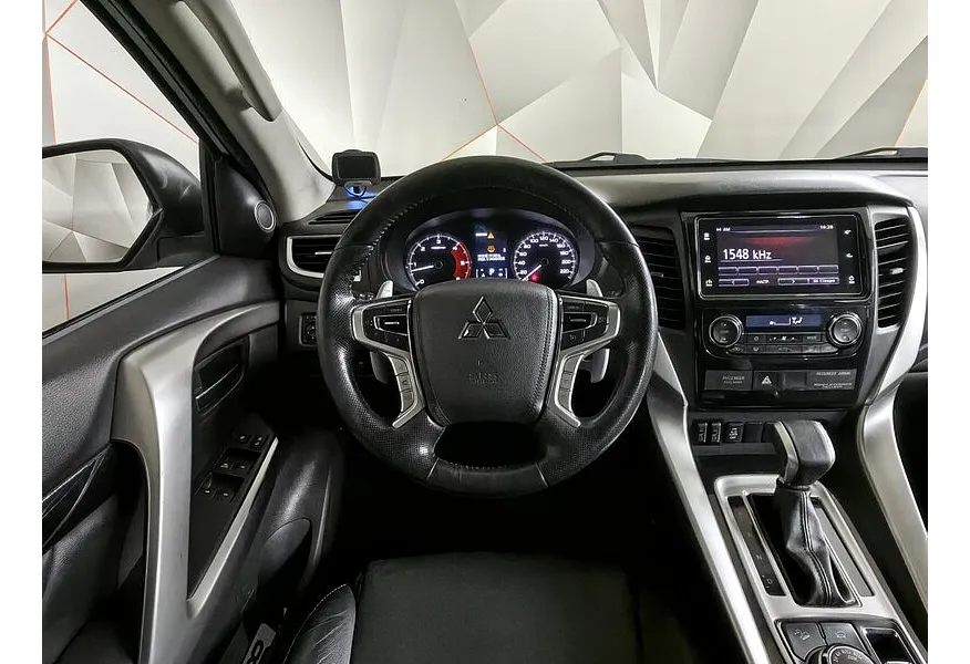 Mitsubishi Pajero Sport 2.4 DI-D AT AWD (181 л.с.) Белый в АВИЛОН. Слайд №19