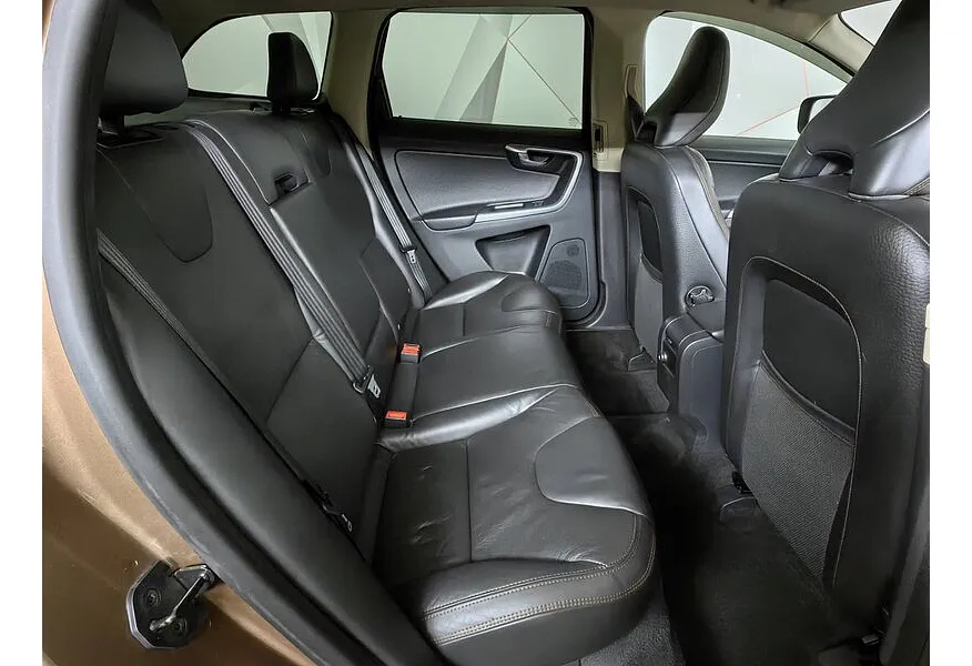 Volvo XC60 2.0 T AT (203 л.с.) Золотой в АВИЛОН. Слайд №14