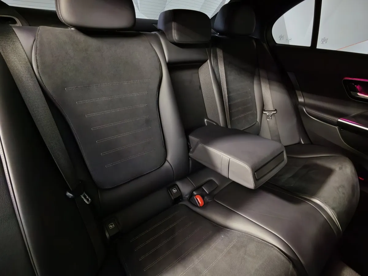 Mercedes-Benz C-Класс C 180 9G-TRONIC (150 л.с.) Sport Синий в АВИЛОН. Слайд №17