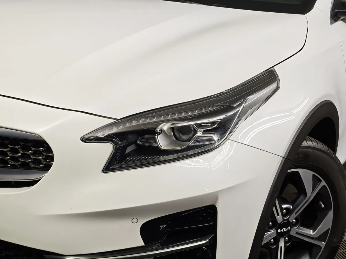 Kia XCeed 1.4 T-GDI (140 л.c.) Premium Plus Белый в АВИЛОН. Слайд №10