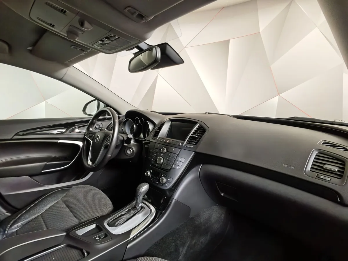 Opel Insignia 2.0 Turbo AT (220 л.с.) Белый в АВИЛОН. Слайд №12