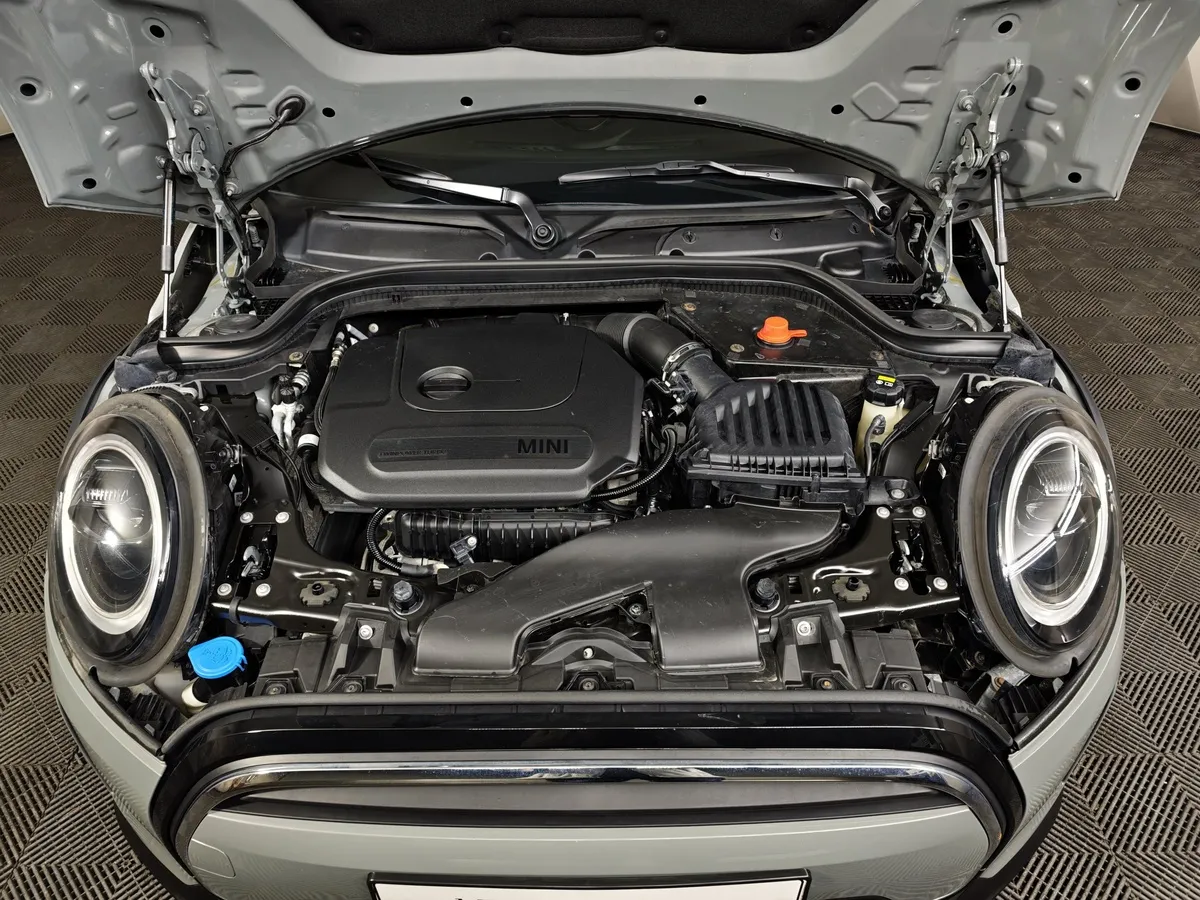 MINI 3 двери Cooper 1.5 AT (136 л.с.) Essential Серый в АВИЛОН. Слайд №10