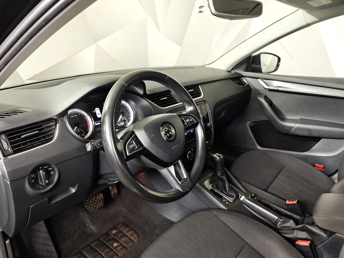 Skoda Octavia 1.6 AT (110 л.с.) Черный в АВИЛОН. Слайд №19