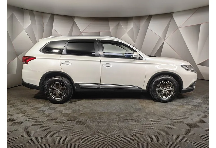 Mitsubishi Outlander 2.0 CVT 4WD (146 л.с.) Белый в АВИЛОН. Слайд №6