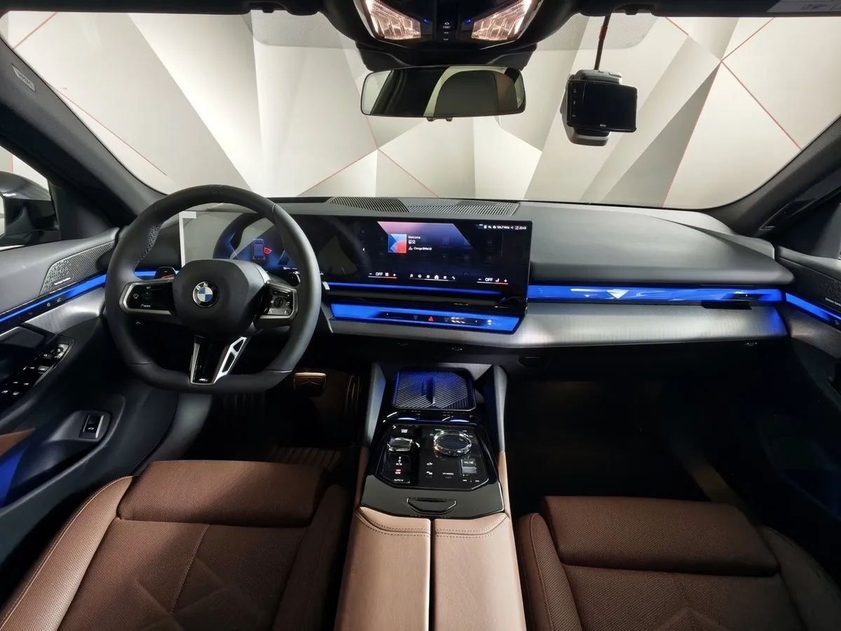 BMW 5 серия 530i xDrive AT (252 л.с.) Синий в АВИЛОН. Слайд №11