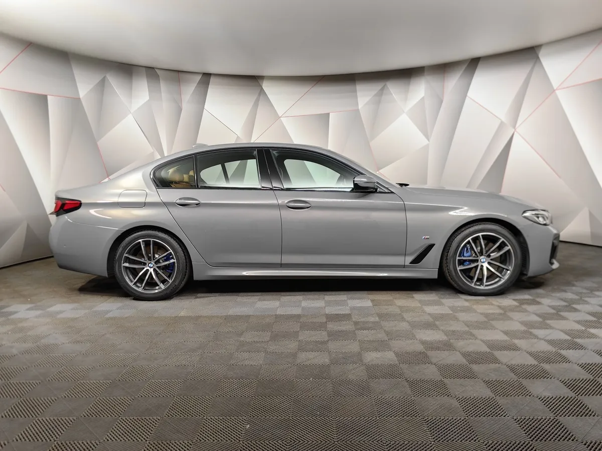 BMW 5 серия 530i xDrive Steptronic (249 л.с.) M Sport Plus Серый в АВИЛОН. Слайд №6
