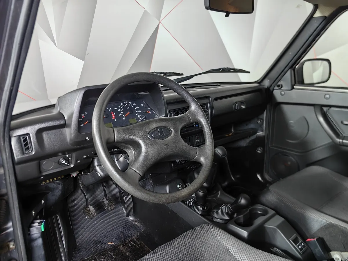 ВАЗ (Lada) 4x4 1.7 MT 8 кл. (83 л.с.) Серый в АВИЛОН. Слайд №18