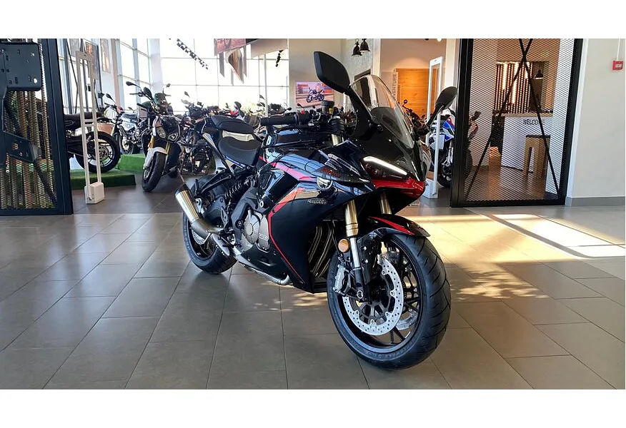 АВИЛОН - QJMOTOR SRK 600RC 600 см³ (88 л.с.) (88) 600 Черный - slide 1