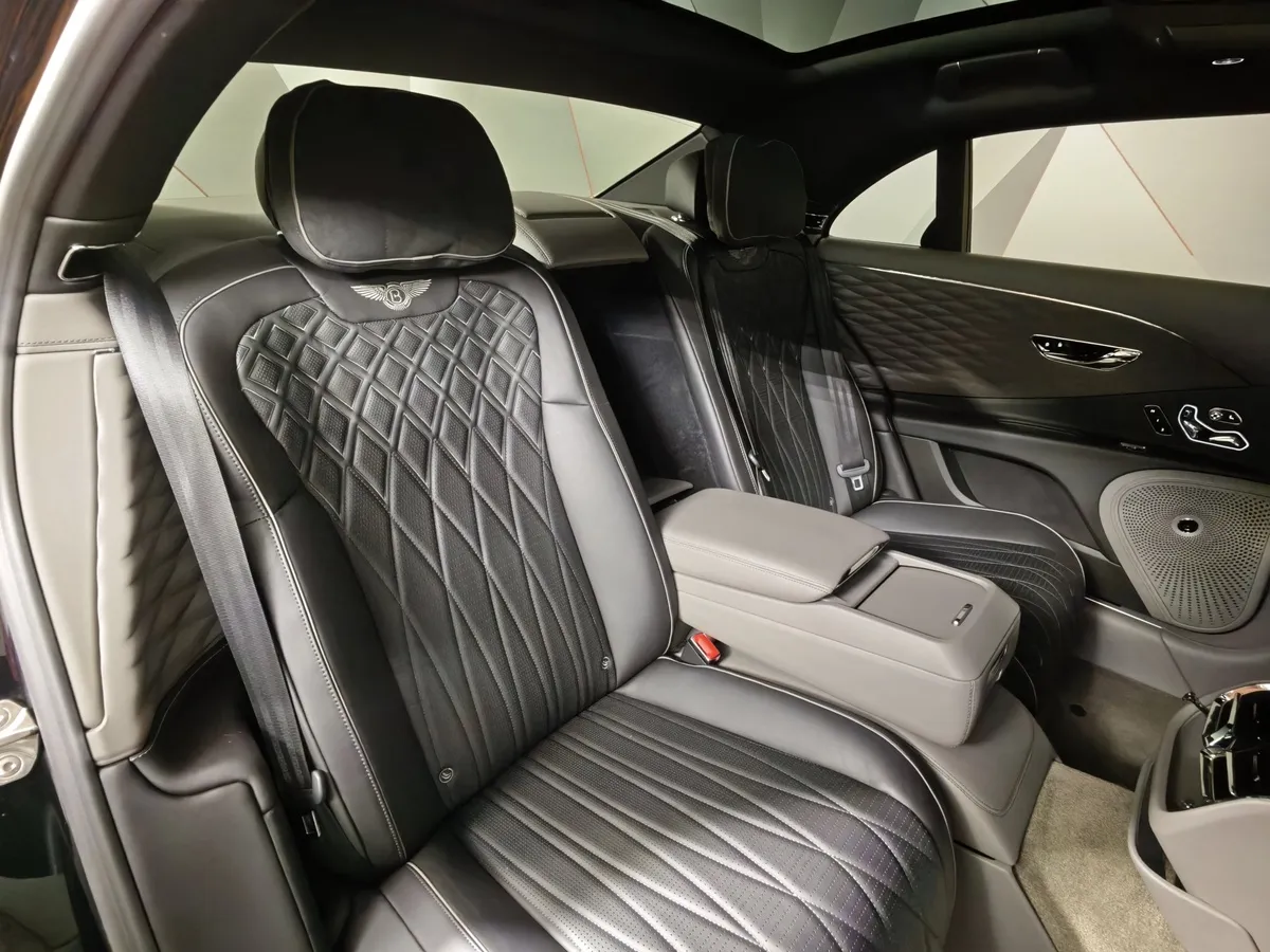 Bentley Flying Spur 6.0 W12 AWD AT (635 л.с.) Черный в АВИЛОН. Слайд №17