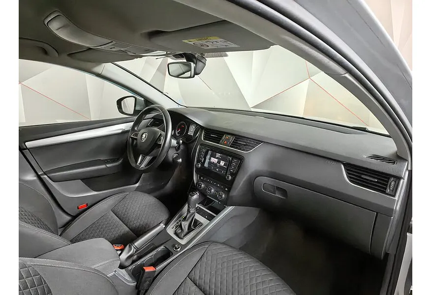 Skoda Octavia 1.6 AT (110 л.с.) Серебристый в АВИЛОН. Слайд №13