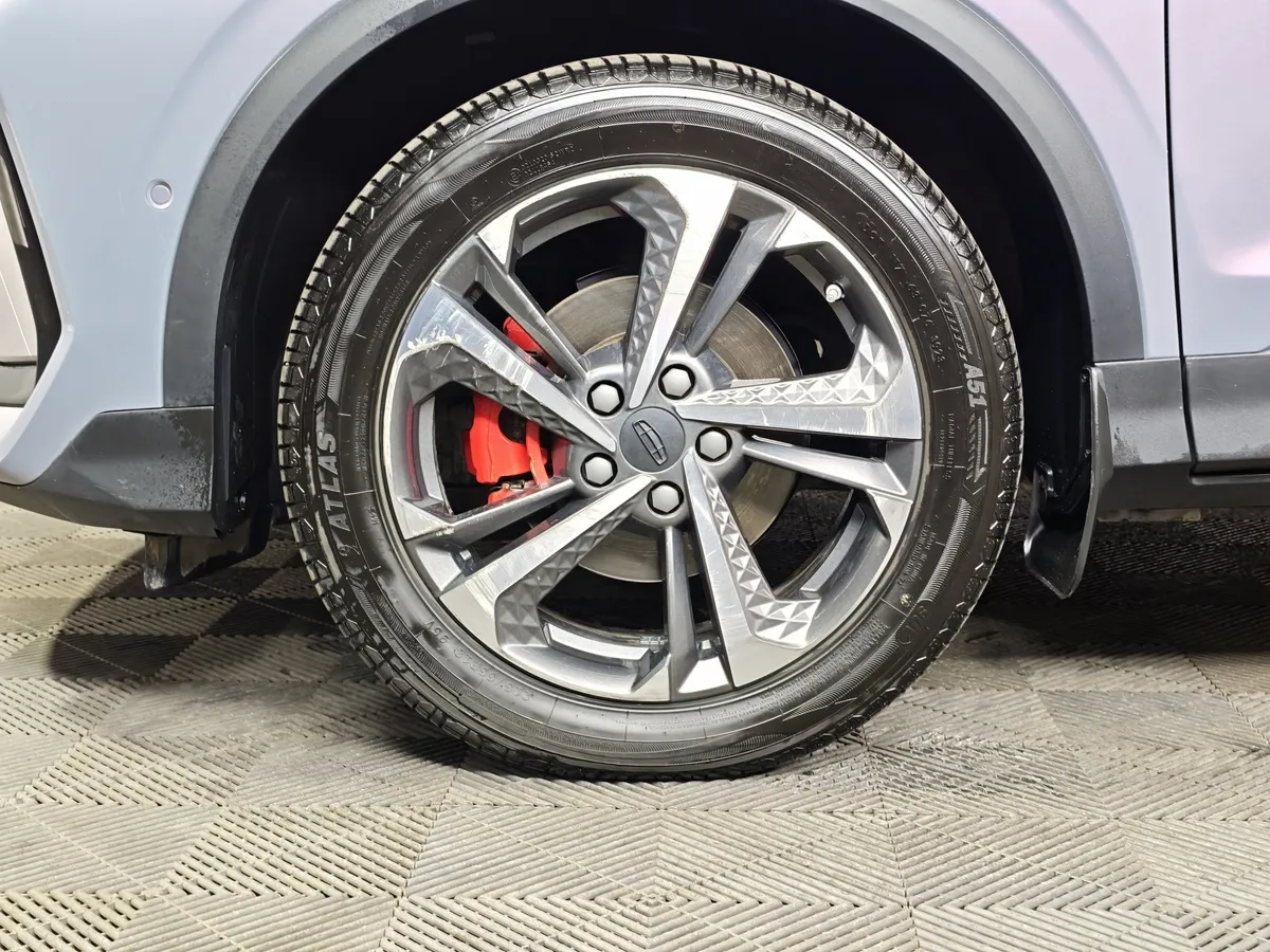 Geely Coolray 1.5T 7DCT 2WD (150 л.с.) Flagship Sport Серый в АВИЛОН. Слайд №9