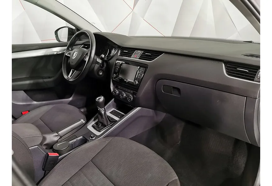 Skoda Octavia 1.8 TSI MT (180 л.с.) Белый в АВИЛОН. Слайд №13