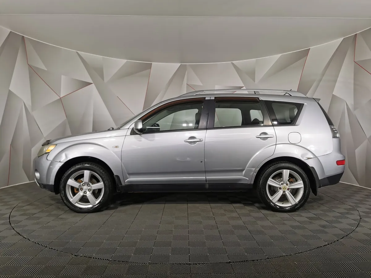 Mitsubishi Outlander 2.4 CVT 4WD (170 л.с.) Серебристый в АВИЛОН. Слайд №5