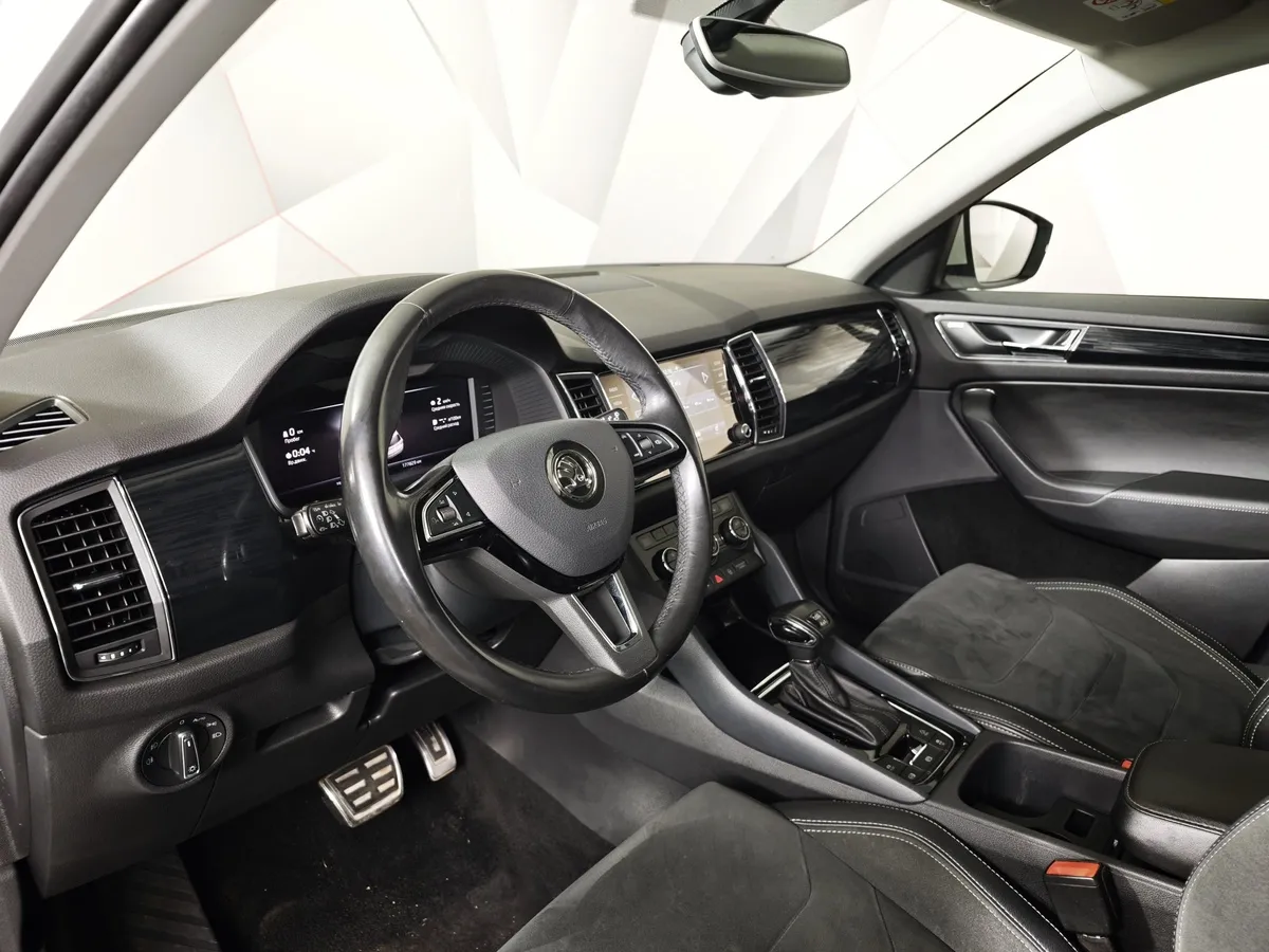 Skoda Kodiaq 2.0 TSI DSG 4X4 (180 л.с.) Белый в АВИЛОН. Слайд №19