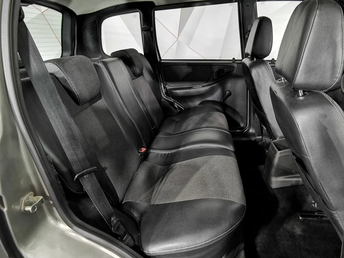 Chevrolet Niva 1.7 MT (80 л.с.) Коричневый в АВИЛОН. Слайд №15