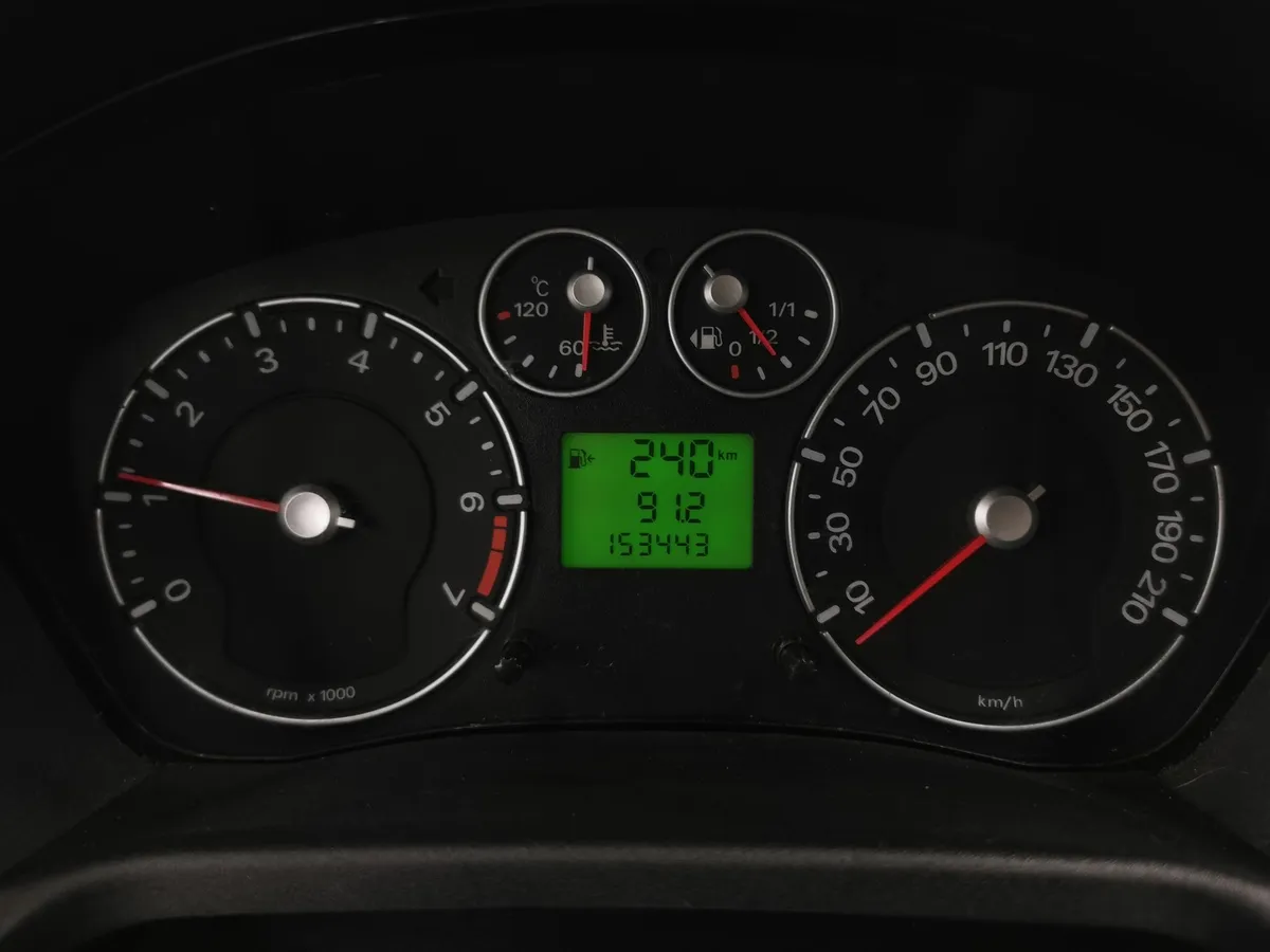 Ford Fiesta 1.6 Flex MT (100 л.с.) Серебристый в АВИЛОН. Слайд №15