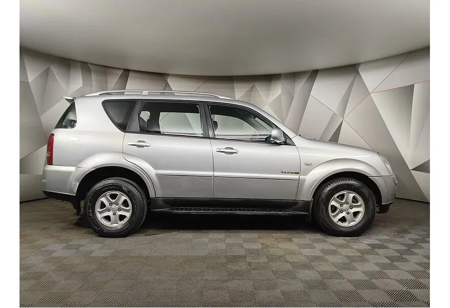 SsangYong Rexton 2.7 Xdi AT AWD (165 л.с.) Серебристый в АВИЛОН. Слайд №6