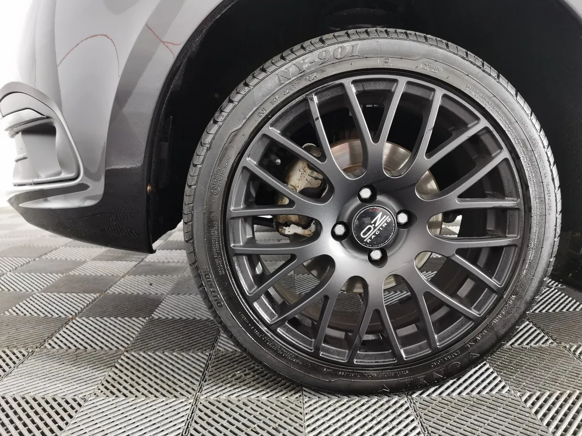 ВАЗ (Lada) Granta 1.6 MT 8кл (87 л.с.) Черный в АВИЛОН. Слайд №9