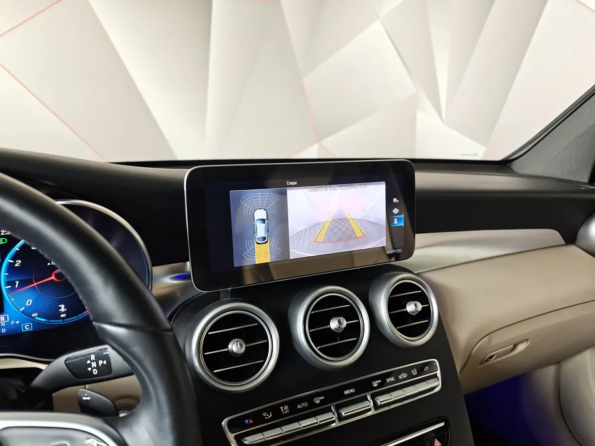 Mercedes-Benz GLC Купе 300 9G-TRONIC 4MATIC (249 л.с.) Sport Серебристый в АВИЛОН. Слайд №23