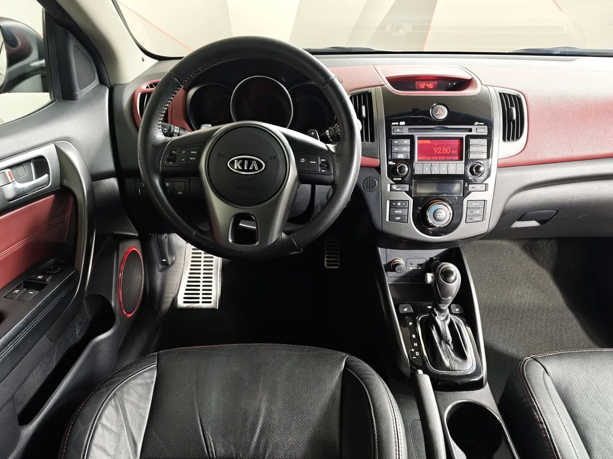Kia Cerato 2.0 AT (150 л.с.) Luxe Красный в АВИЛОН. Слайд №19