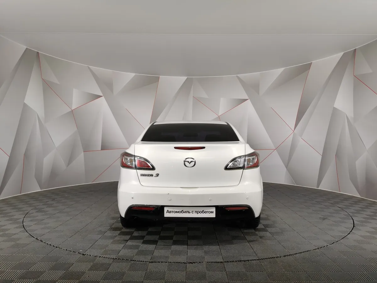 Mazda 3 1.6 AT (105 л.с.) Белый в АВИЛОН. Слайд №8