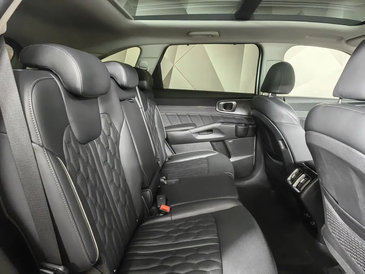 Kia Sorento 2.2 CRDi 4WD DCT (199 л.с.) Premium Plus Белый в АВИЛОН. Слайд №16