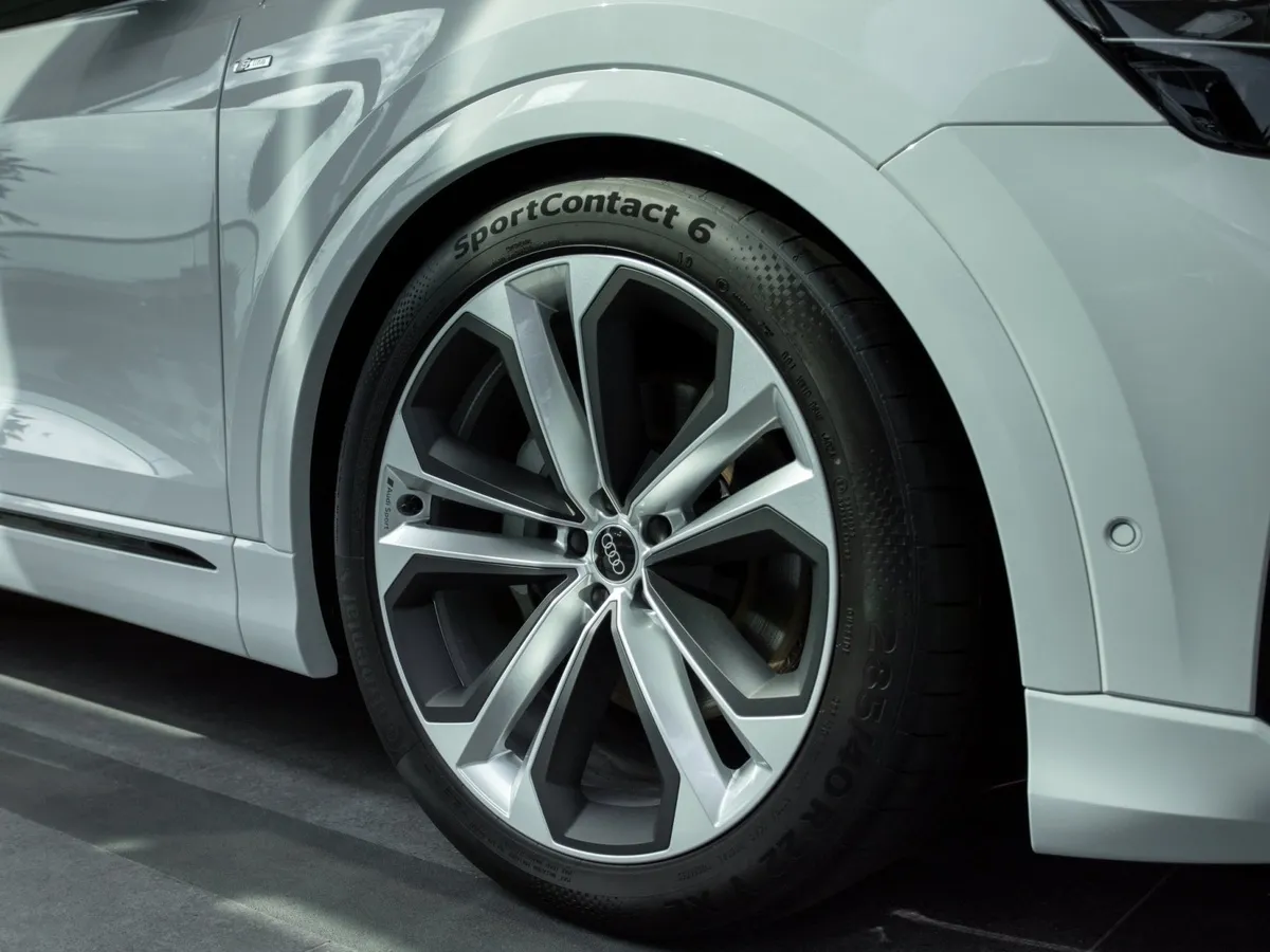 Audi Q8 3.0 TDI Tiptronic quattro (286 л.с.) Белый в АВИЛОН. Слайд №18