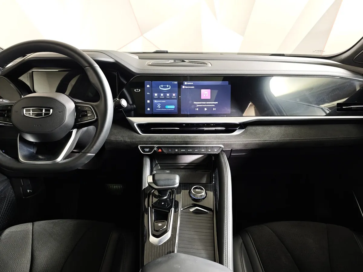Geely Monjaro 2.0T 8AT 4WD (238 л.с.) Flagship Черный в АВИЛОН. Слайд №14