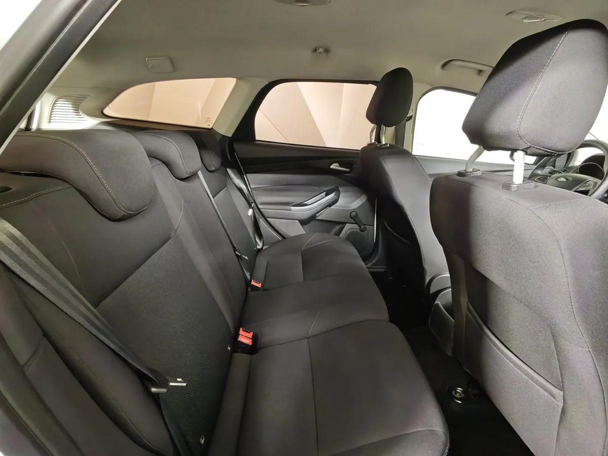 Ford Focus 1.6 MT (105 л.с.) Trend Белый в АВИЛОН. Слайд №15