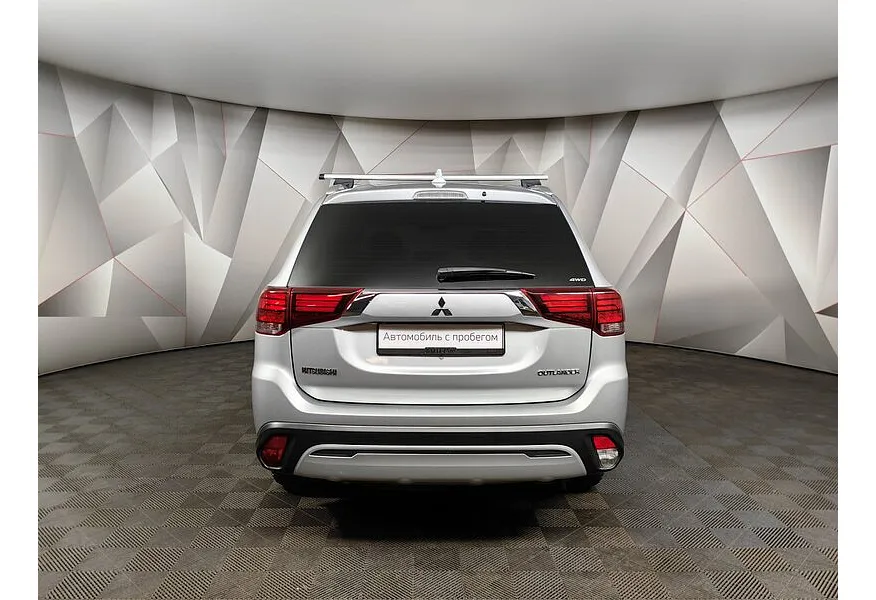 Mitsubishi Outlander 2.0 CVT 4WD (146 л.с.) Серебристый в АВИЛОН. Слайд №8