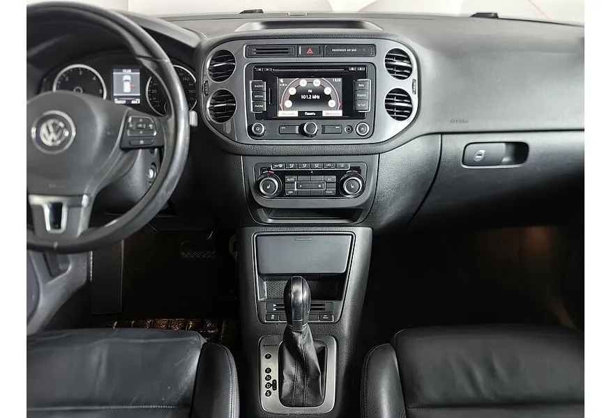 Volkswagen Tiguan 2.0 TDI 4Motion AT (140 л.с.) Track & Field Черный в АВИЛОН. Слайд №14