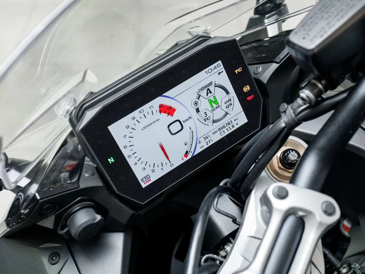 Suzuki GSX-S1000 999 см³ (152 л.с.) (150) 999 Черный в АВИЛОН. Слайд №5